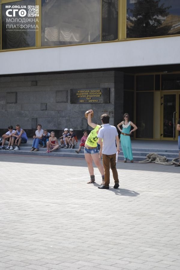 На День молоді в центрі Луцька билися, танцювали та змагалися. ФОТО